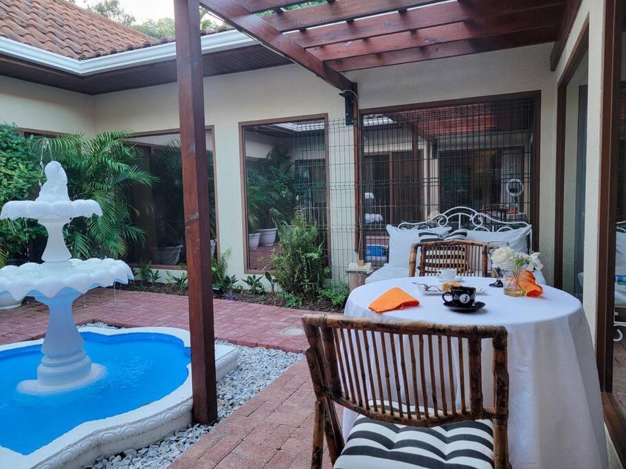 Vive Utila - Villa Esterno foto